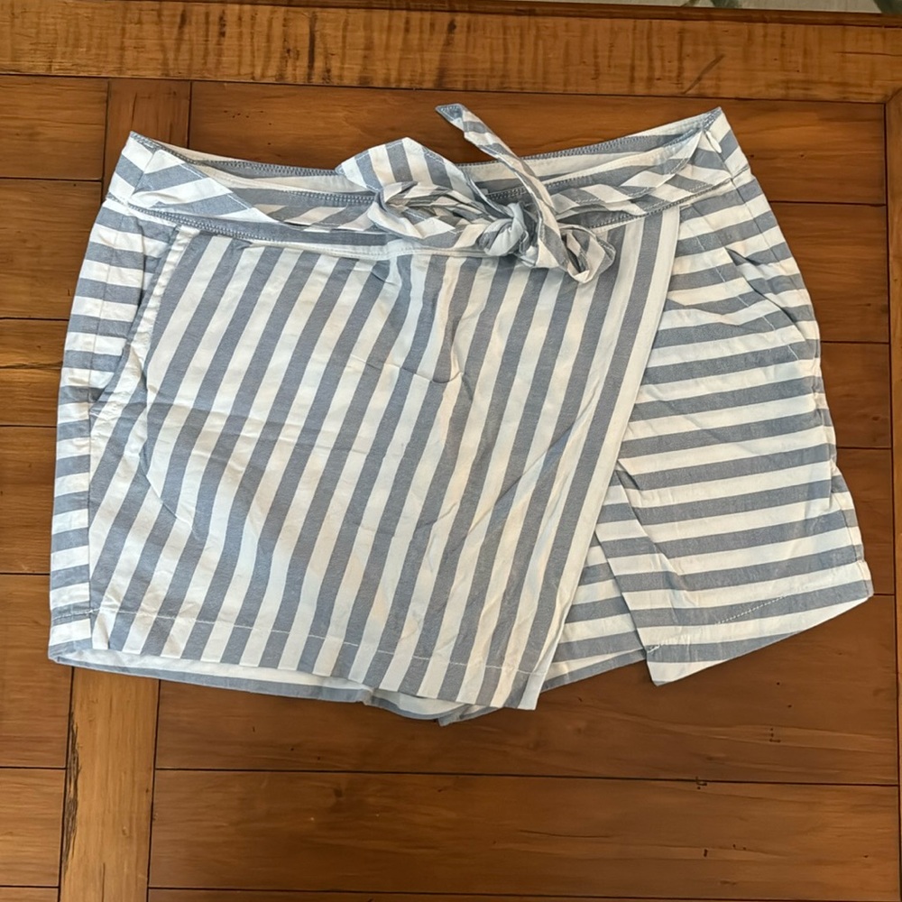 Women’s vineyard vines skort, size 12
